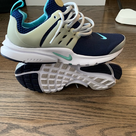 Nike Shoes - Nike running shoes